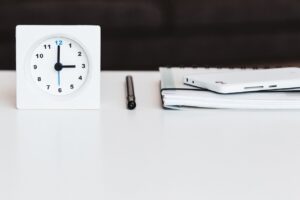 生理周期に伴う立ち仕事でのむくみと肌のケア方法は？